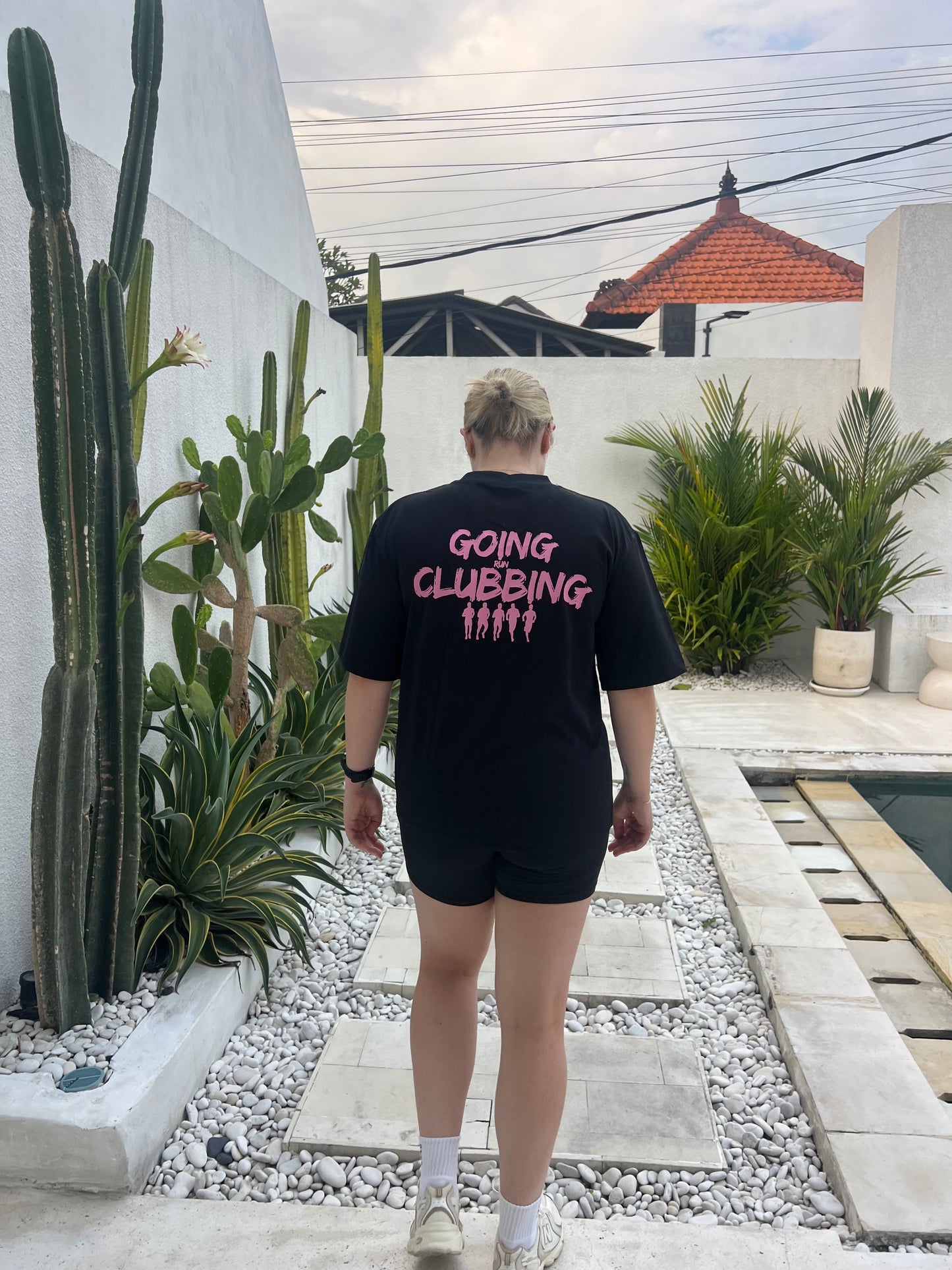 Run Clubbing Tee - Black w/Pink
