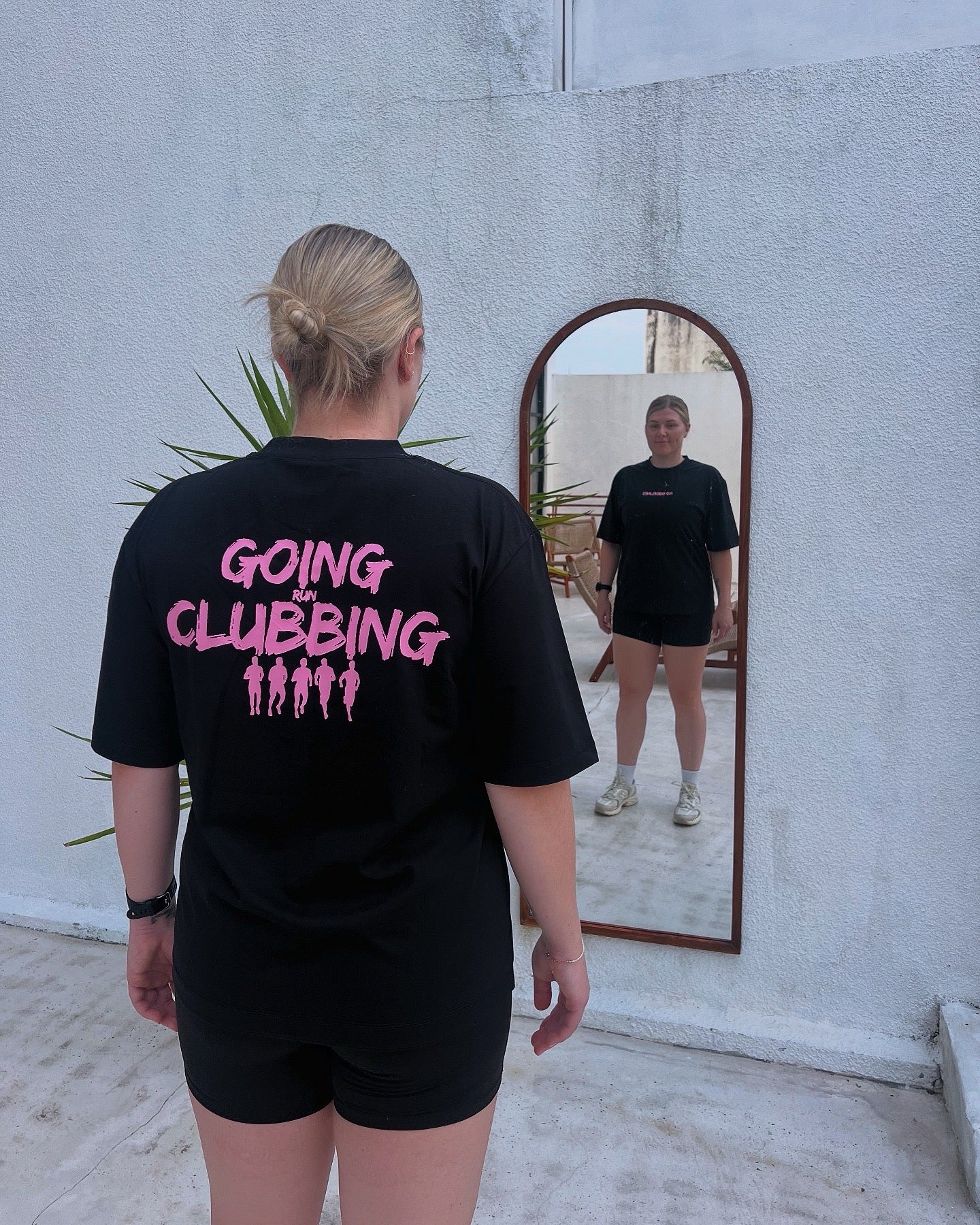 Run Clubbing Tee - Black w/Pink