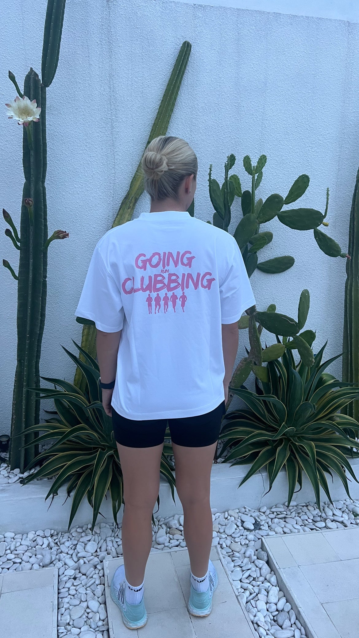 Run Clubbing Tee - White w/Pink